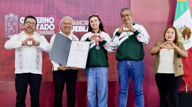 Talento poblano trasciende fronteras con medalla internacional en Londres