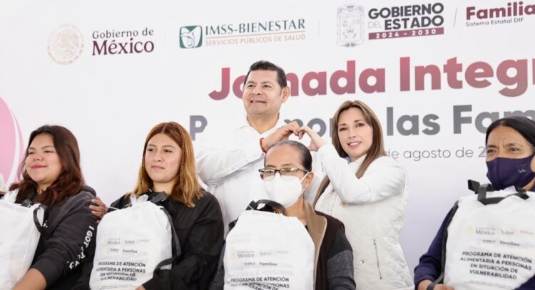Por Amor a las Familias, Gobierno Estatal brinda atención en territorio con jornada integral