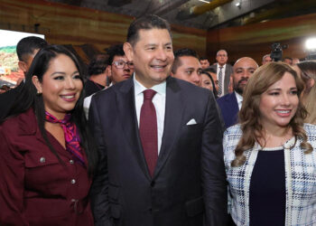 Tonantzin Fernández acompañó al Gobernador Armenta a su informe de 600 días