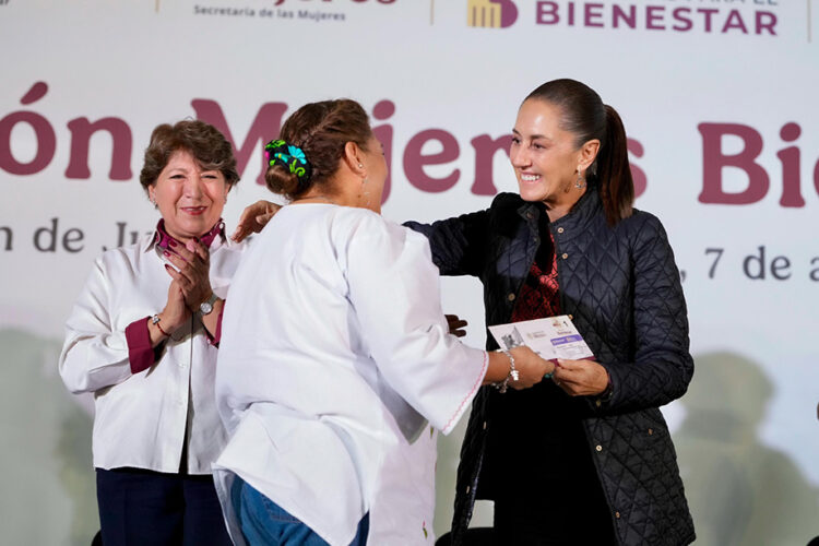 En Naucalpan, presidenta Sheinbaum entrega tarjetas Pensión Mujeres Bienestar