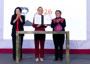 Presidenta Sheinbaum firma decreto por transparencia total en el gobierno de México