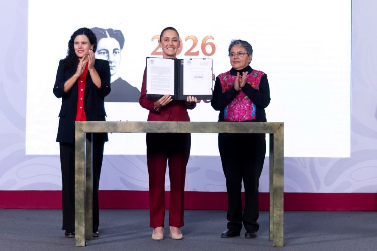 Presidenta Sheinbaum firma decreto por transparencia total en el gobierno de México