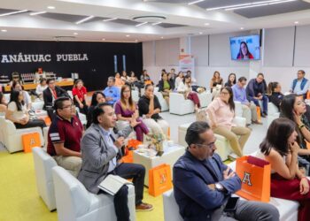Anáhuac Puebla reúne a expertos de más de 30 empresas para analizar el futuro del talento y la inteligencia artificial
