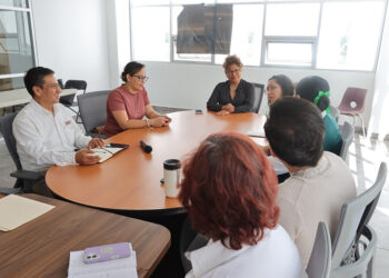 Tere Alfaro preside mesa de trabajo por adolescentes