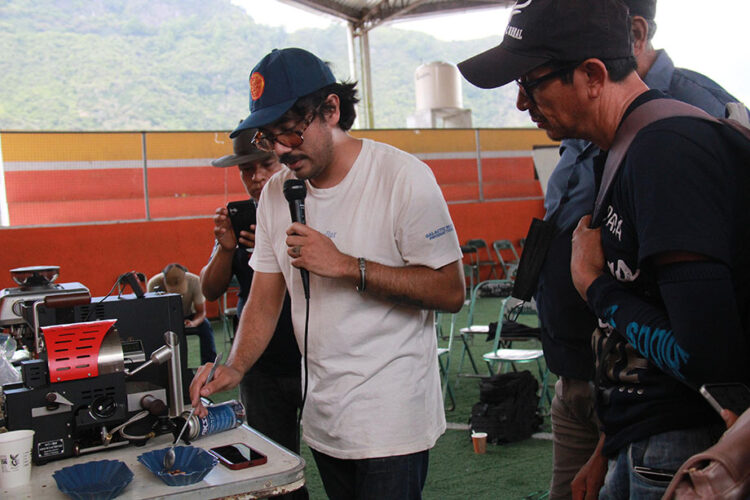 Realizan con éxito la quinta Expo Café Huitzi