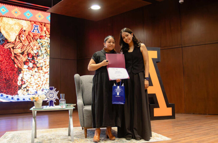 Claudia Ruiz Sántiz comparte en Anáhuac Puebla el valor de la cocina indígena y los productos locales
