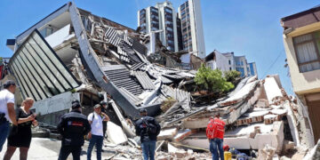 Asciende a 239 muertos rescatados de entre escombros en Colombia tras terremoto