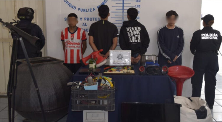 Respuesta inmediata de la SSC de San Pedro Cholula permite asegurar a cuatro probables responsables de robo