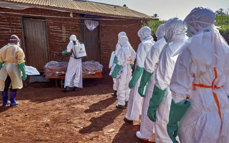 Superan los 2 mil muertos por epidemia de ébola en el Congo