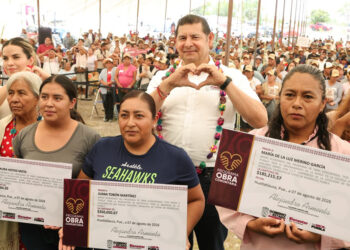 Infraestructura carretera y Obra Comunitaria construyen bienestar en Huatlatlauca: Armenta Mier 