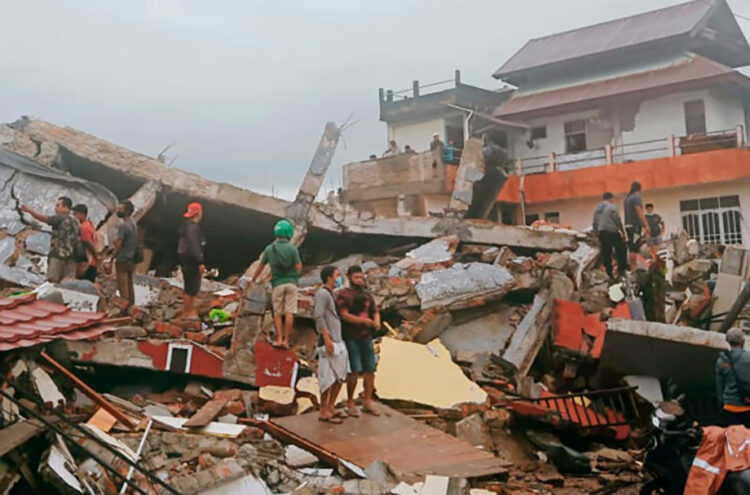 Ahora fue en Indonesia terremoto de 7.7