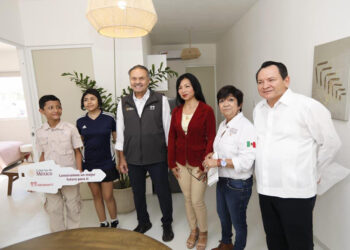 INFONAVIT realiza entrega de viviendas del Bienestar a derechohabientes de Yucatán
