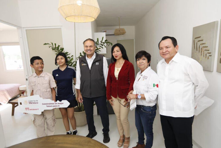 INFONAVIT realiza entrega de viviendas del Bienestar a derechohabientes de Yucatán