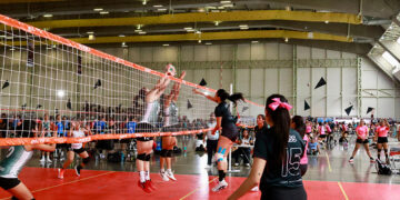 El Festival Máster de Voleibol entra en su etapa decisiva con intensas jornadas de eliminación
