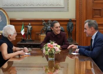 Aranceles de EU afectan al sector automotriz de México de acuerdo a Niall Ferguson: Sheinbaum Pardo