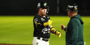 Triunfo de Pericos sobre El Águila y los emplumados llegan a 50 victorias en la campaña