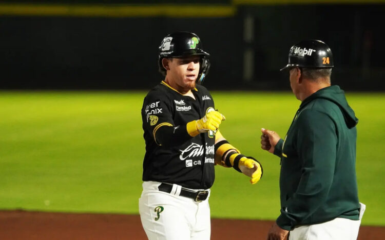 Triunfo de Pericos sobre El Águila y los emplumados llegan a 50 victorias en la campaña