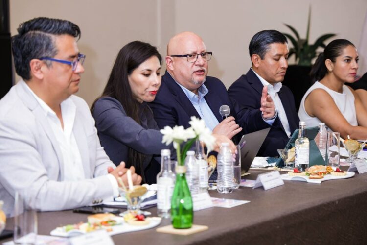 Mantiene Lupita Cuautle diálogo permanente con el sector empresarial