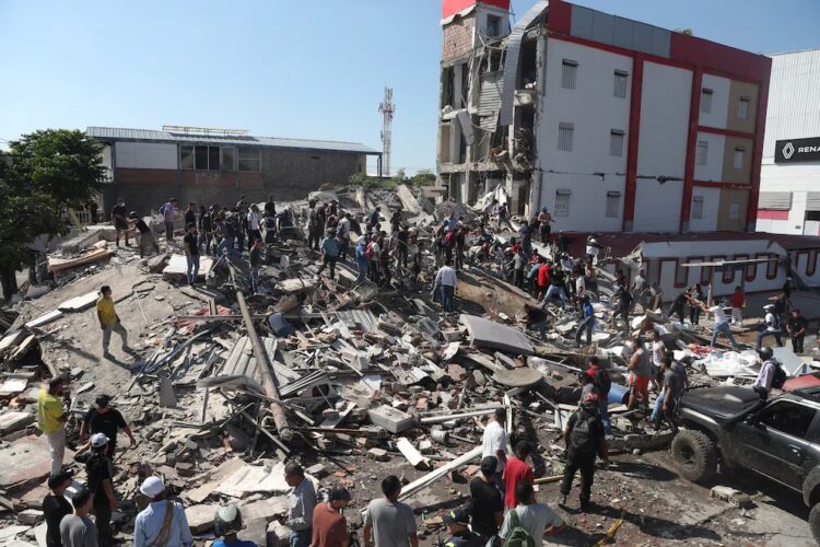 Más de 132 muertos y miles de heridos tras terremoto de 7.4 en Colombia