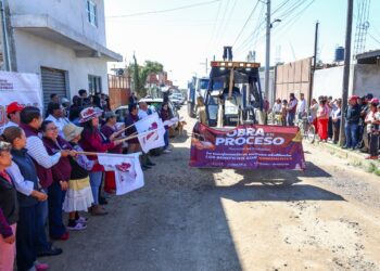 Tonantzin Fernández cumple con las familias de Tepalcatepec y Manantiales con nuevas obras