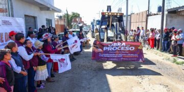 Tonantzin Fernández cumple con las familias de Tepalcatepec y Manantiales con nuevas obras